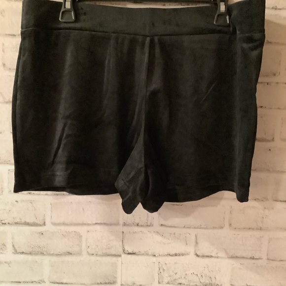 JUICY COUTURE Women’s X-Large Black Solid Velour Active Shorts - Picture 2 of 6
